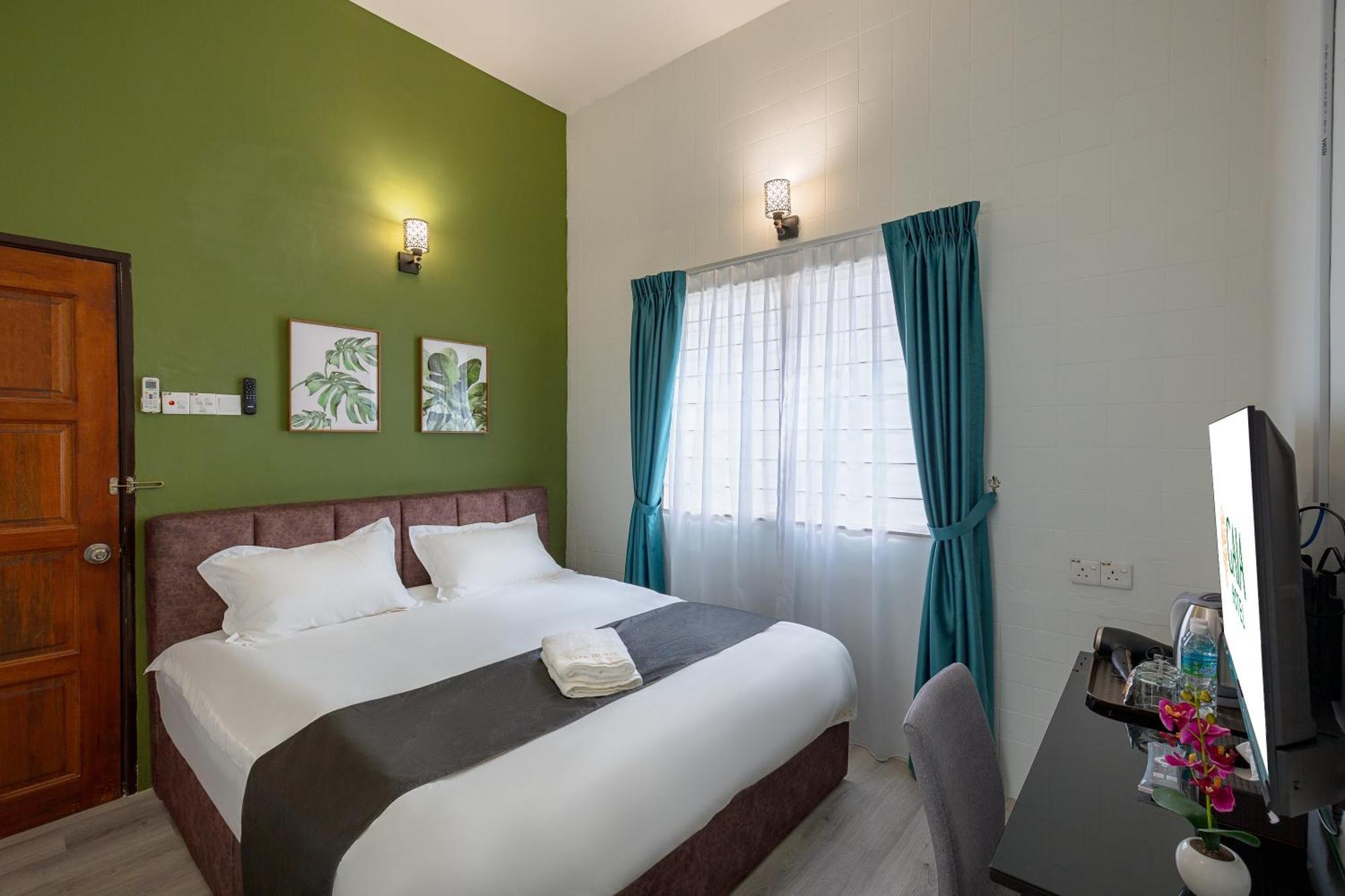 Gaia Hotel Tanjung Bungah  Exterior foto